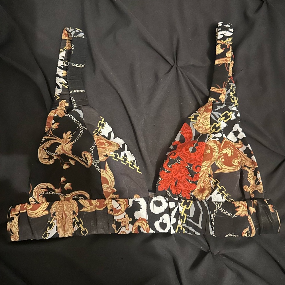PrettyLittleThing Black and Gold Bralette